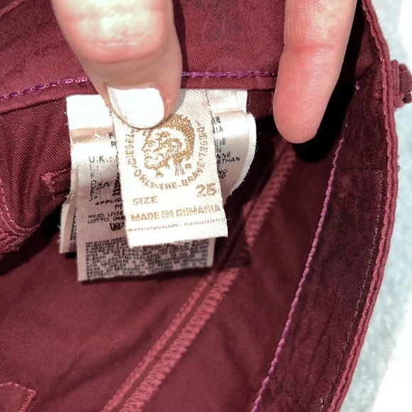 Diesel Industry Denim Livier-SP Super Slim Jegging
Stretch Low Waist Bordeaux - Picture 9 of 10